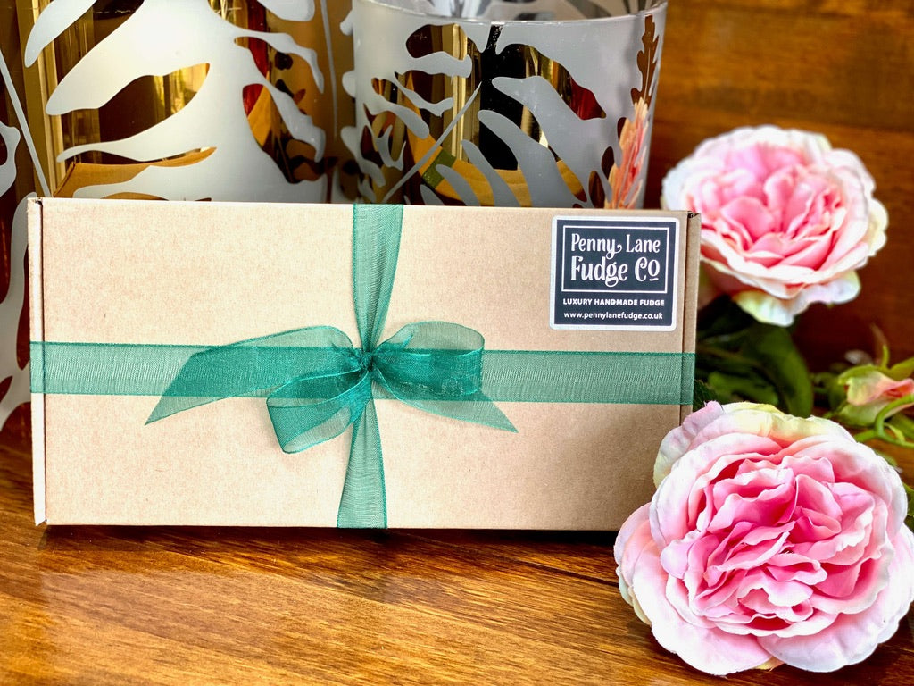 Medium Heart‑Shaped Fudge Gift Box – Handmade & Gift Wrapped UK